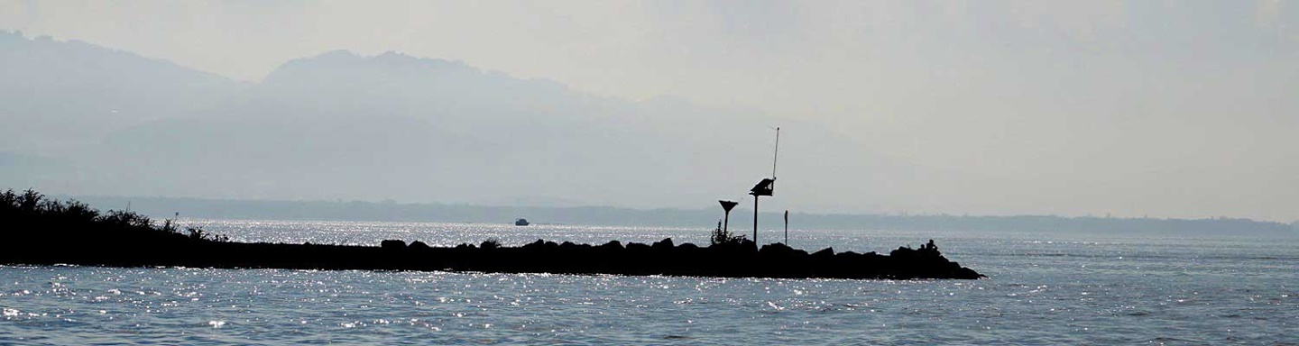 Stimmungsvoller Blick auf die eigentliche Rheinmündung in den Bodensee.