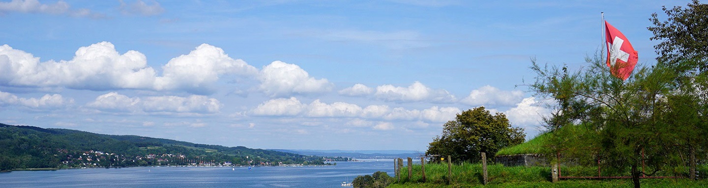 Die Schweizerfahne am Untersee zwischen Mammern und Eschenz.