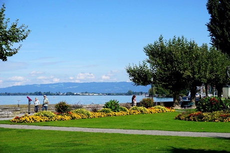 Die wunderschön geschmückte Uferpromenade von Rorschach.