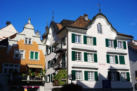 Schmucke Barockfassaden in der historischen Altstadt von Altstätten.