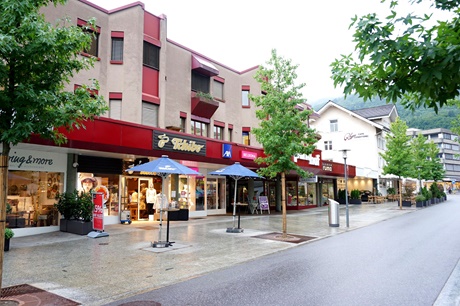 Ladenzeile im Zentrum von Buchs.