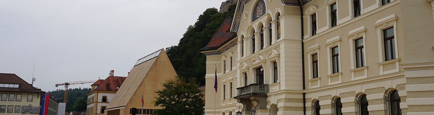 Liechtensteiner Landtag und Regierungsgebäude in Vaduz.