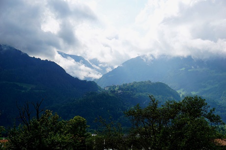 Blick von Maienfeld auf das ehemalige Kloster Pfäfers.