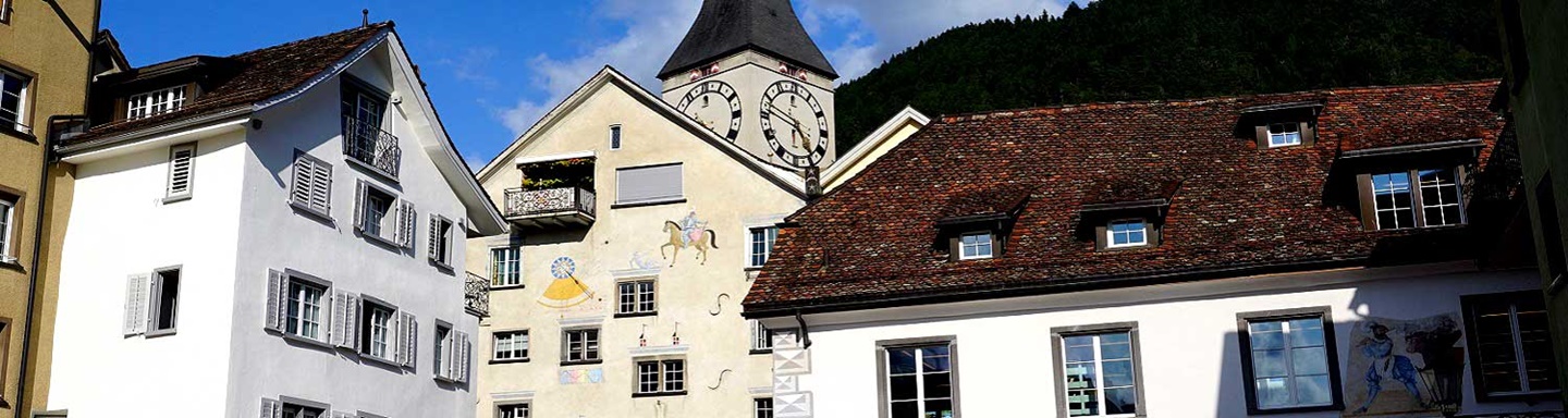 Blick in die von der Martinskirche überragte Altstadt von Chur.