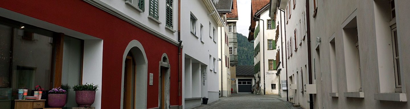 Blick in die Ilanzer Städtlistrasse mit dem Museum Regiunal Surselva.