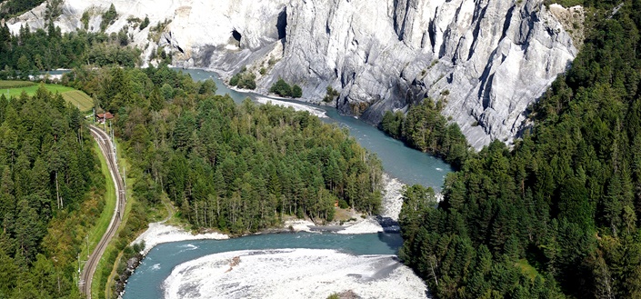 Atemberaubender Blick auf eine Schleife der einzigartigen Rheinschlucht.