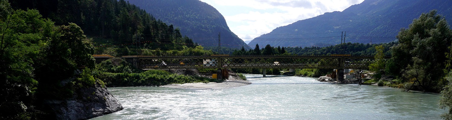 Die Brücke von Tamins am Zusammenfluss von Vorder- und Hinterrhein.