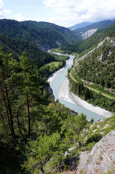 Schöner Panoramablick über die herrliche Rheinschlucht.