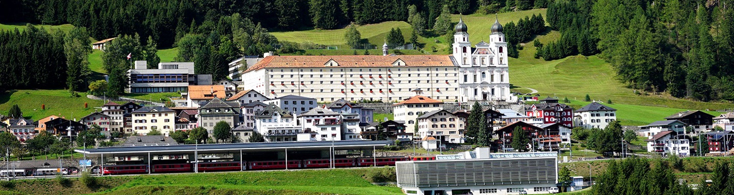 Schöner Blick auf das bekannte Benediktinerkloster von Disentis.