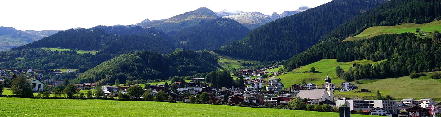 Blick auf das inmitten der herrlichen Surselva gelegene Disentis.