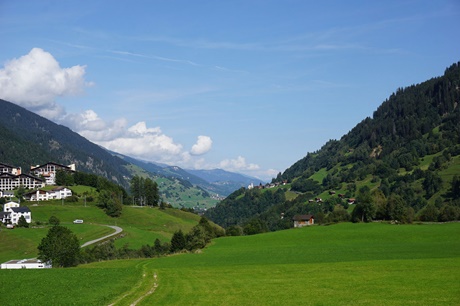 Blick in die Obere Surselva bei Disentis.