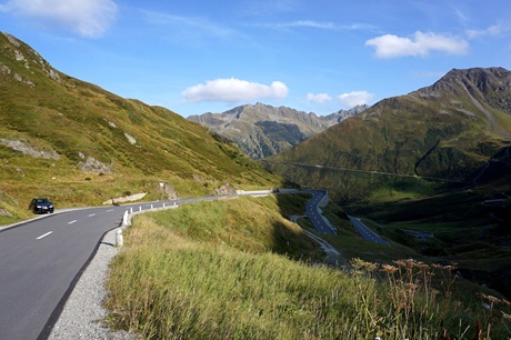 Die Straße hinauf zum Oberalppass.