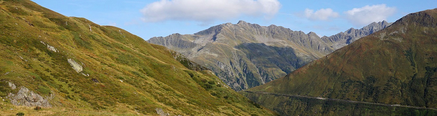 Der Oberalppass von der Passstraße aus gesehen.