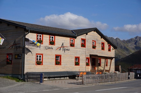 Das Gasthaus Alpsu auf der Passhöhe des Oberalppasses.