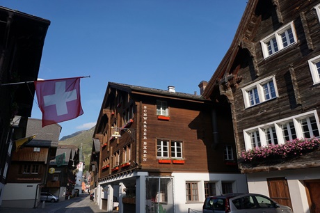 Blick in den bezaubernden Ortskern von Andermatt.