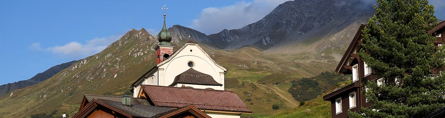 Die etwas oberhalb von Andermatt gelegene Maria-Hilf-Kapelle.