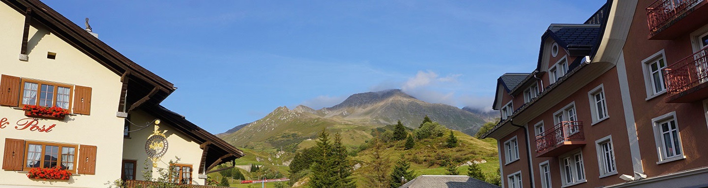 Der Oberalppass von Andermatt aus gesehen.